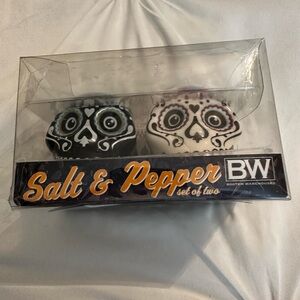 Boston Warehouse Black and White Skull Shakers